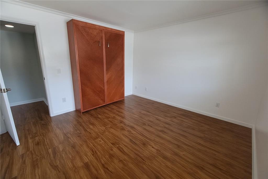 OAK PARK TERRACE UNITS 1-16 - Residential Lease