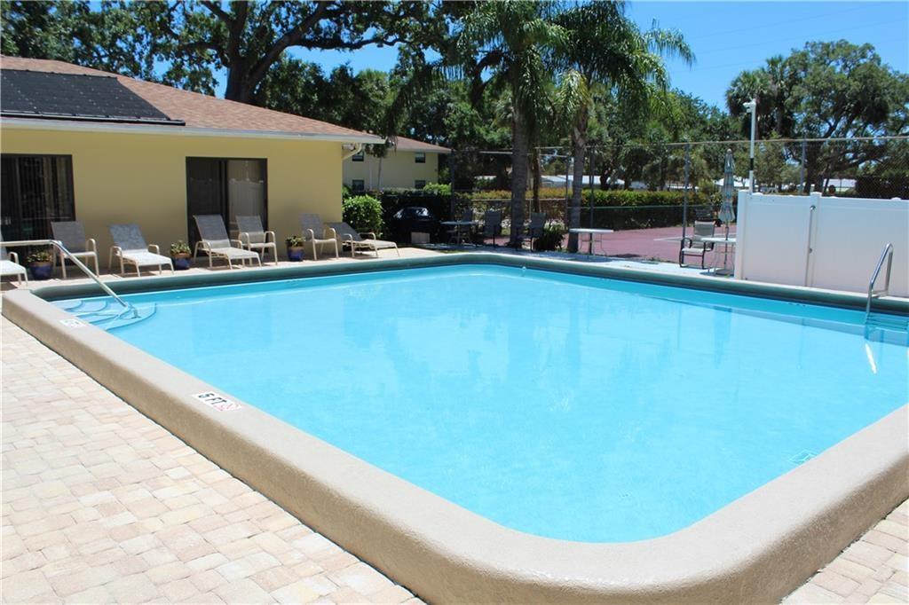 OAK PARK TERRACE UNITS 1-16 - Residential Lease