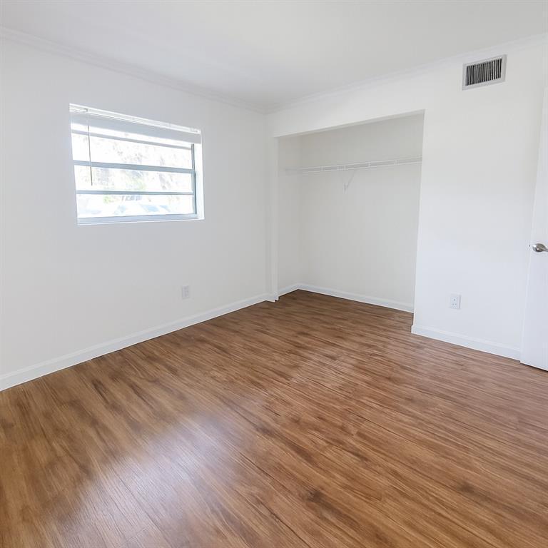 OAK PARK TERRACE UNITS 1-16 - Residential Lease