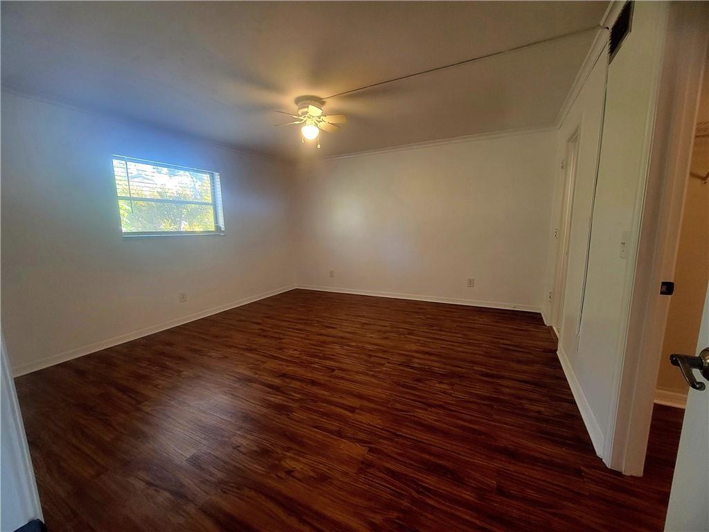 OAK PARK TERRACE UNITS 1-16 - Residential Lease