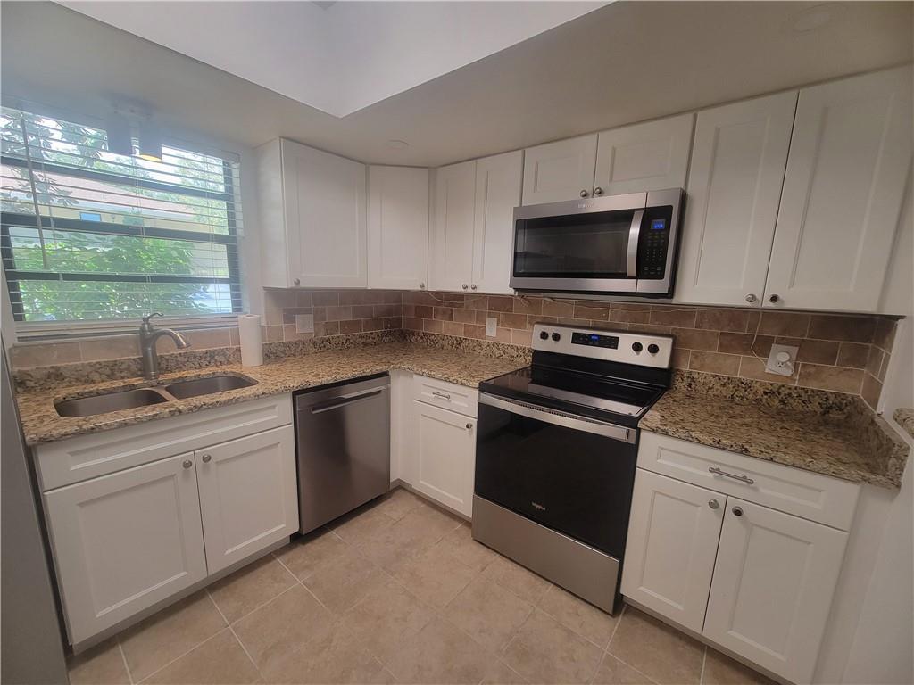 OAK PARK TERRACE UNITS 1-16 - Residential Lease