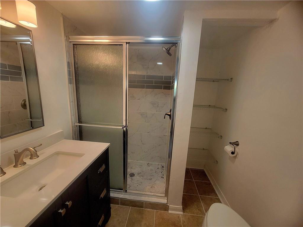 OAK PARK TERRACE UNITS 1-16 - Residential Lease