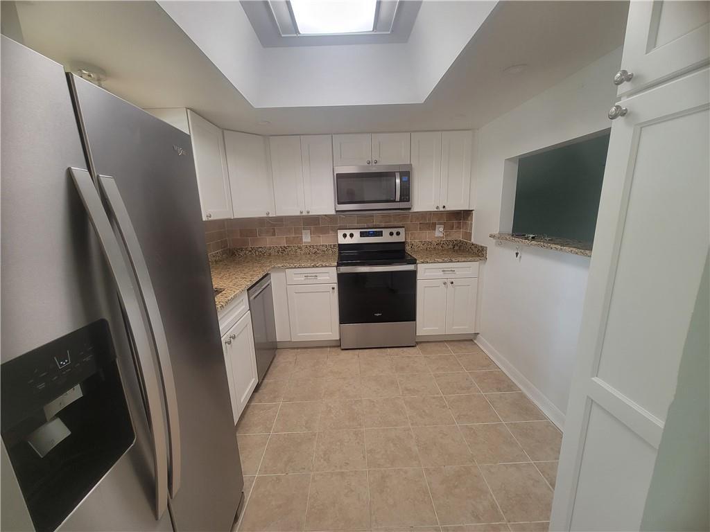 OAK PARK TERRACE UNITS 1-16 - Residential Lease