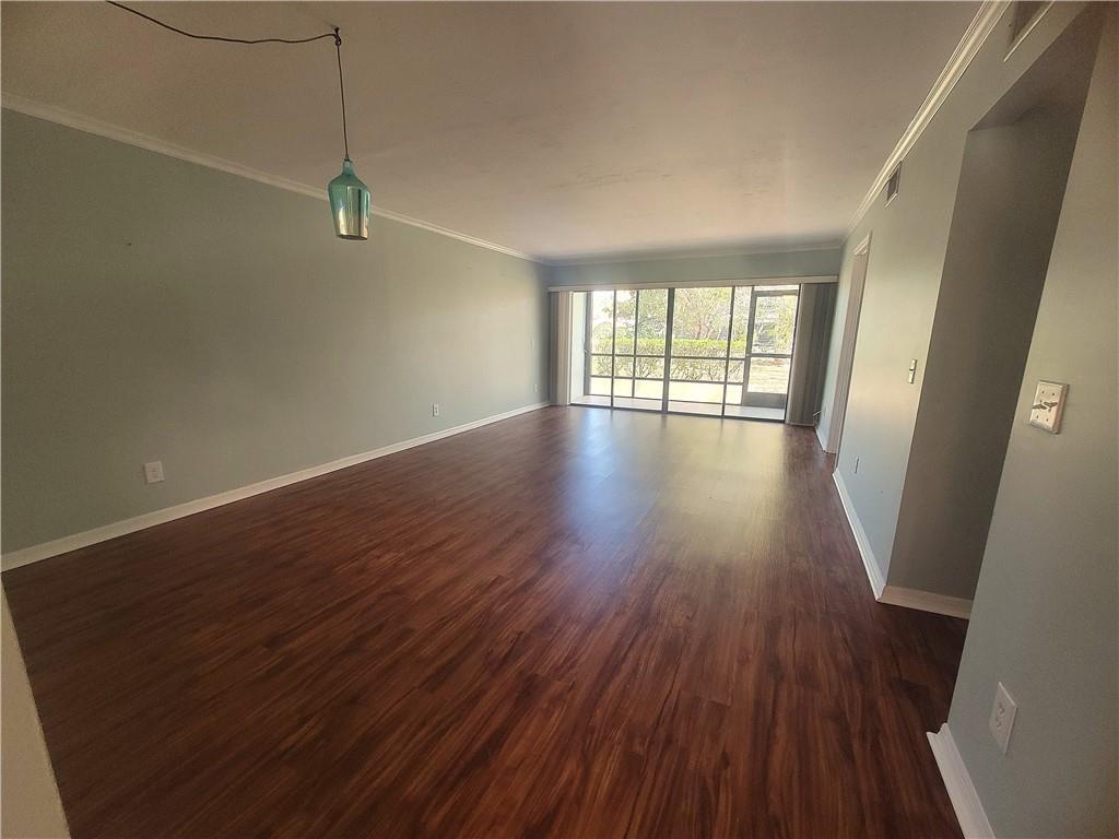 OAK PARK TERRACE UNITS 1-16 - Residential Lease