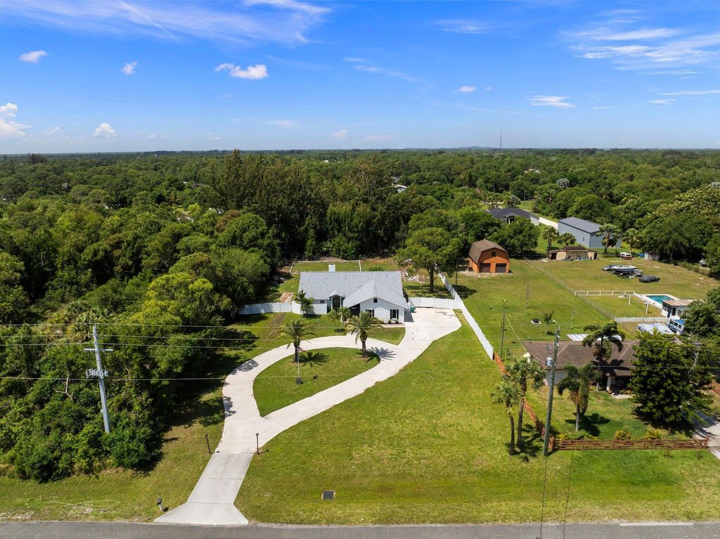 Photo of 5115 Silver Oak Drive, Fort Pierce, FL 34982 (MLS # R11079360)