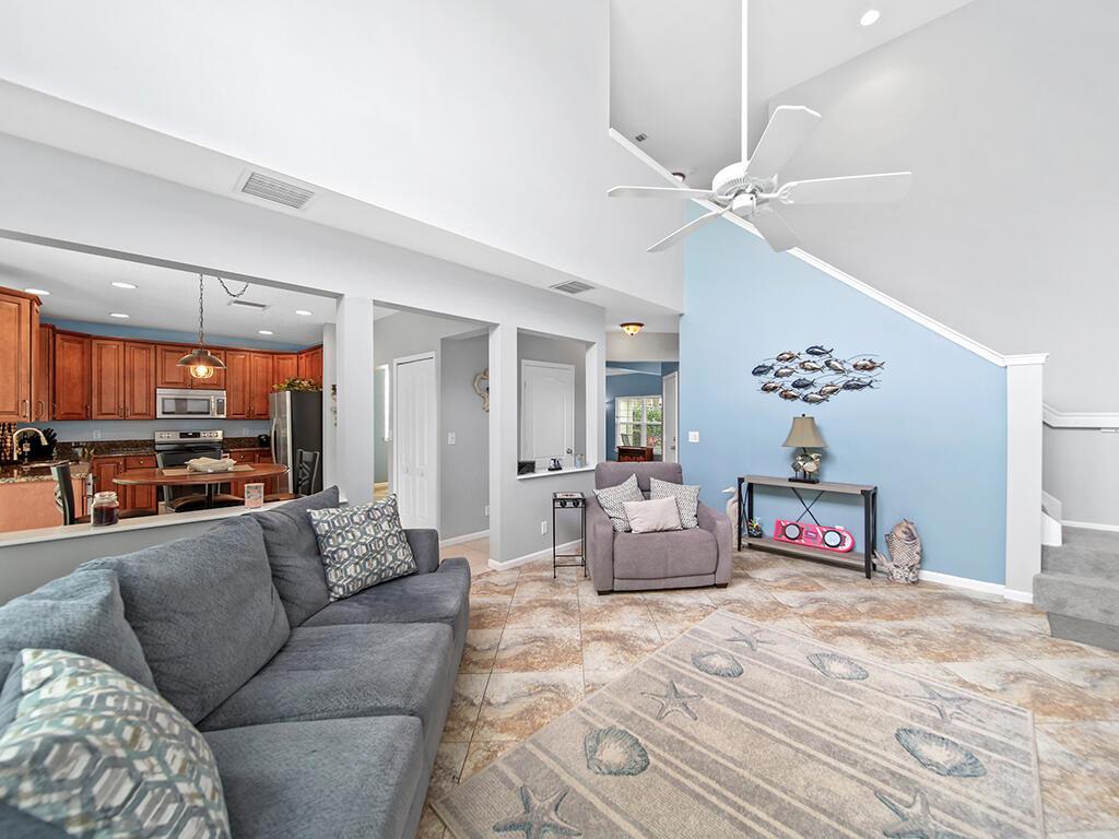 PALM POINTE AT MARTIN DOWNS (AKA MARTIN DOWNS PLAT - Residential