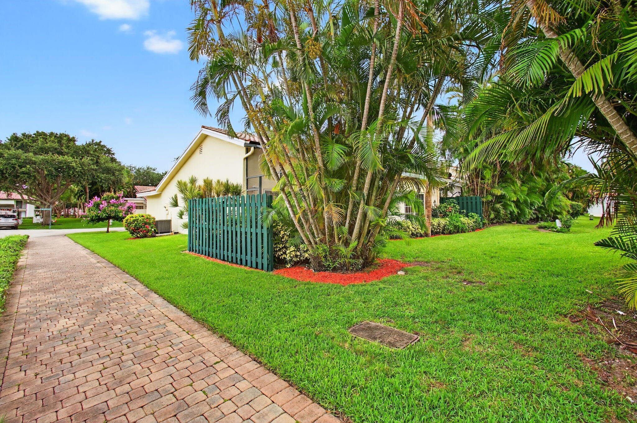 ESTADA OF LOS PASEOS - Residential