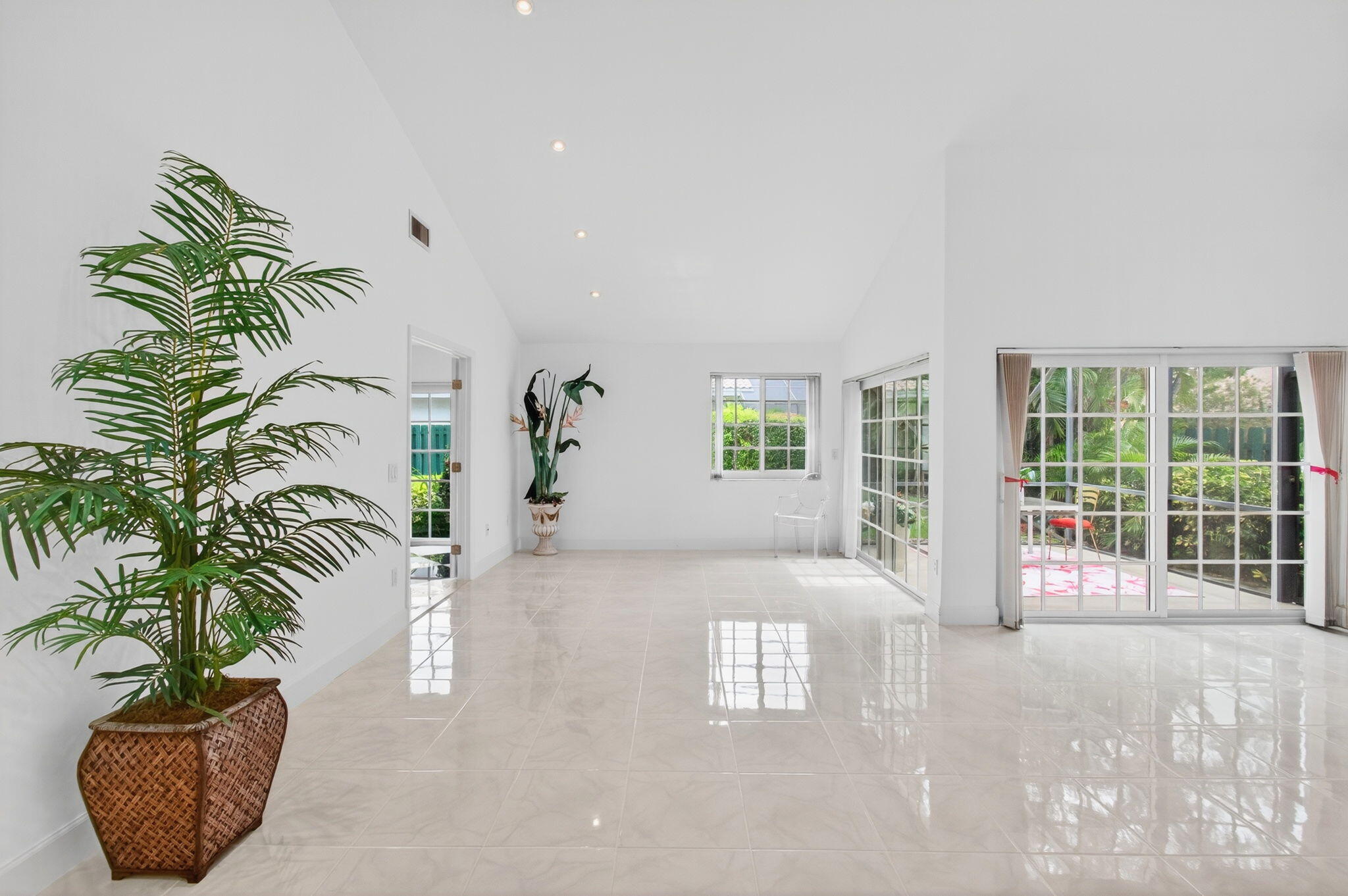 ESTADA OF LOS PASEOS - Residential
