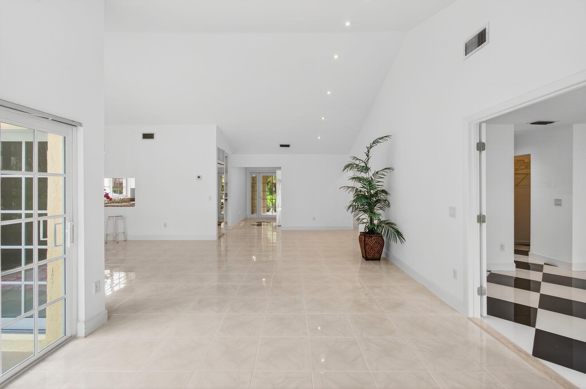 ESTADA OF LOS PASEOS - Residential