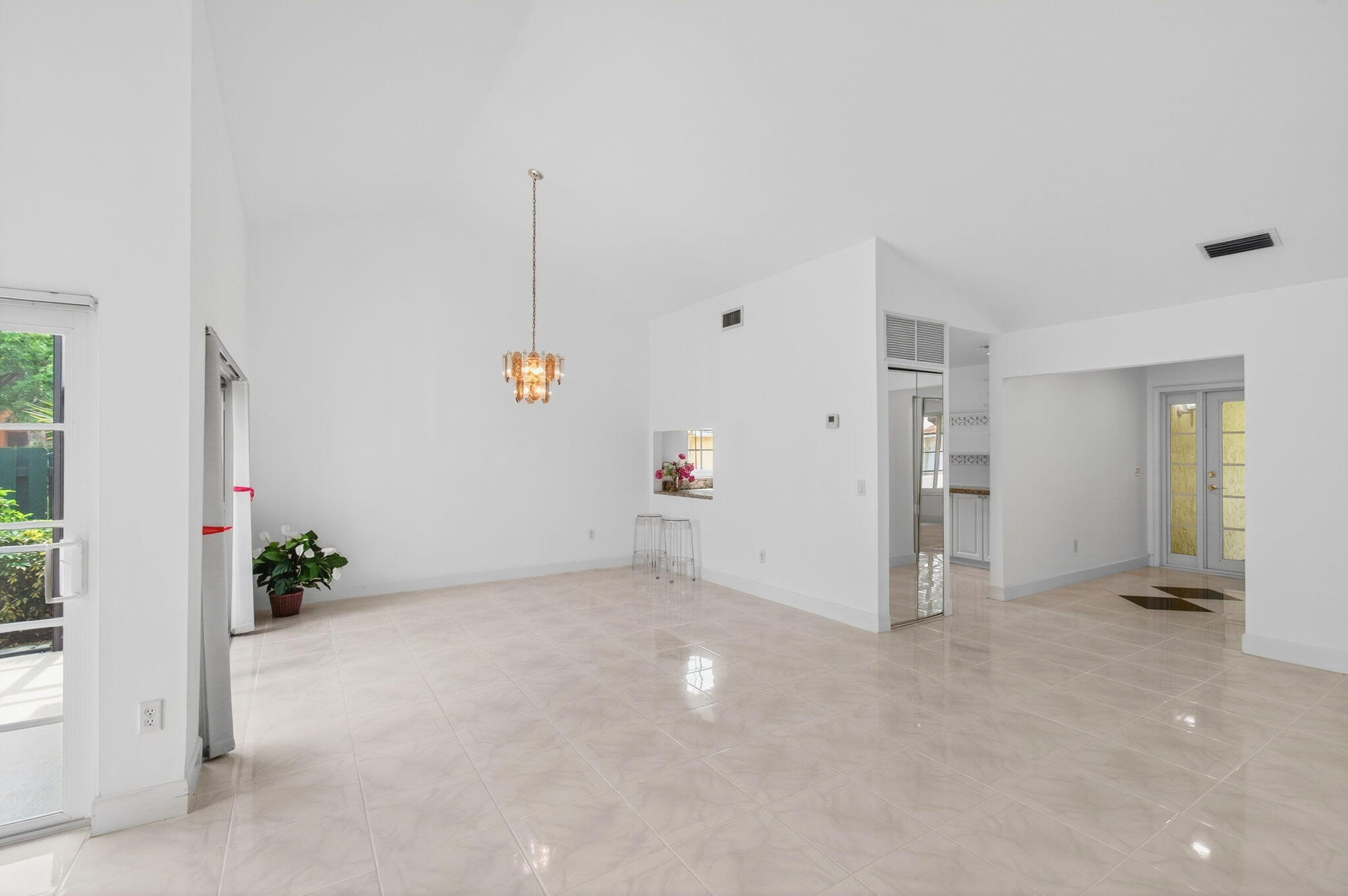 ESTADA OF LOS PASEOS - Residential