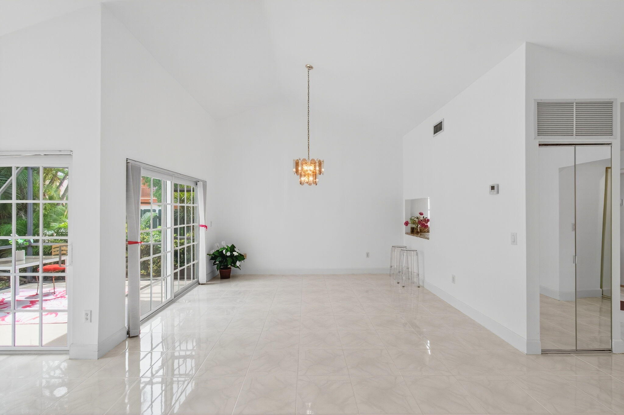 ESTADA OF LOS PASEOS - Residential