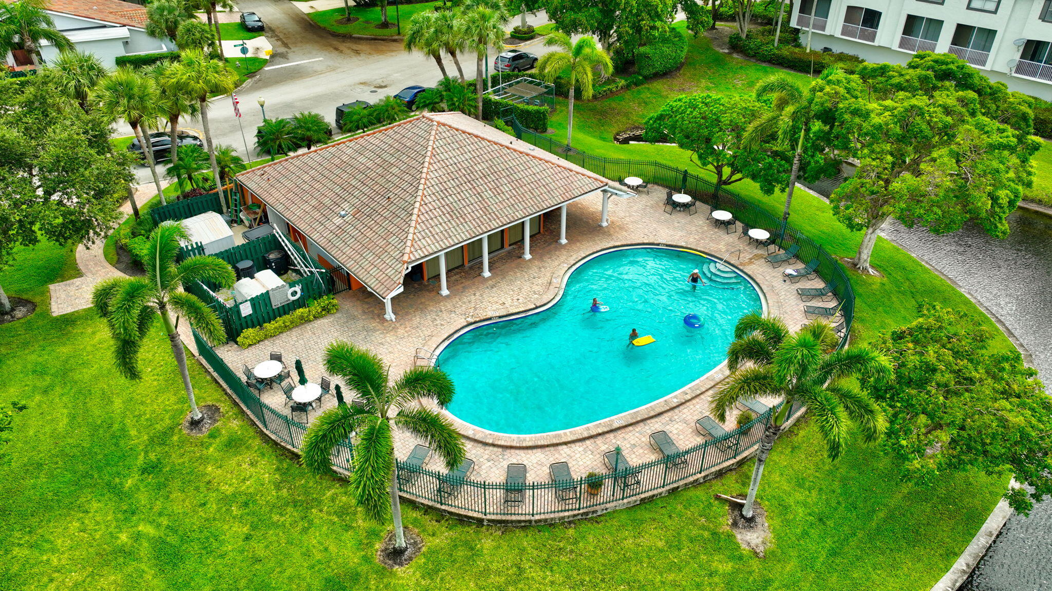ESTADA OF LOS PASEOS - Residential