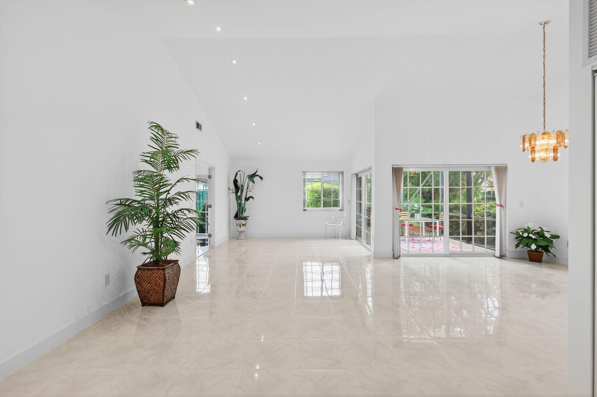 ESTADA OF LOS PASEOS - Residential
