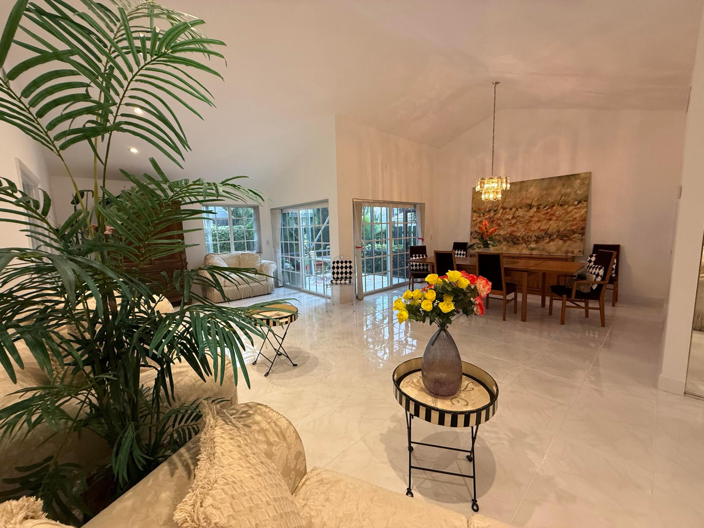 ESTADA OF LOS PASEOS - Residential