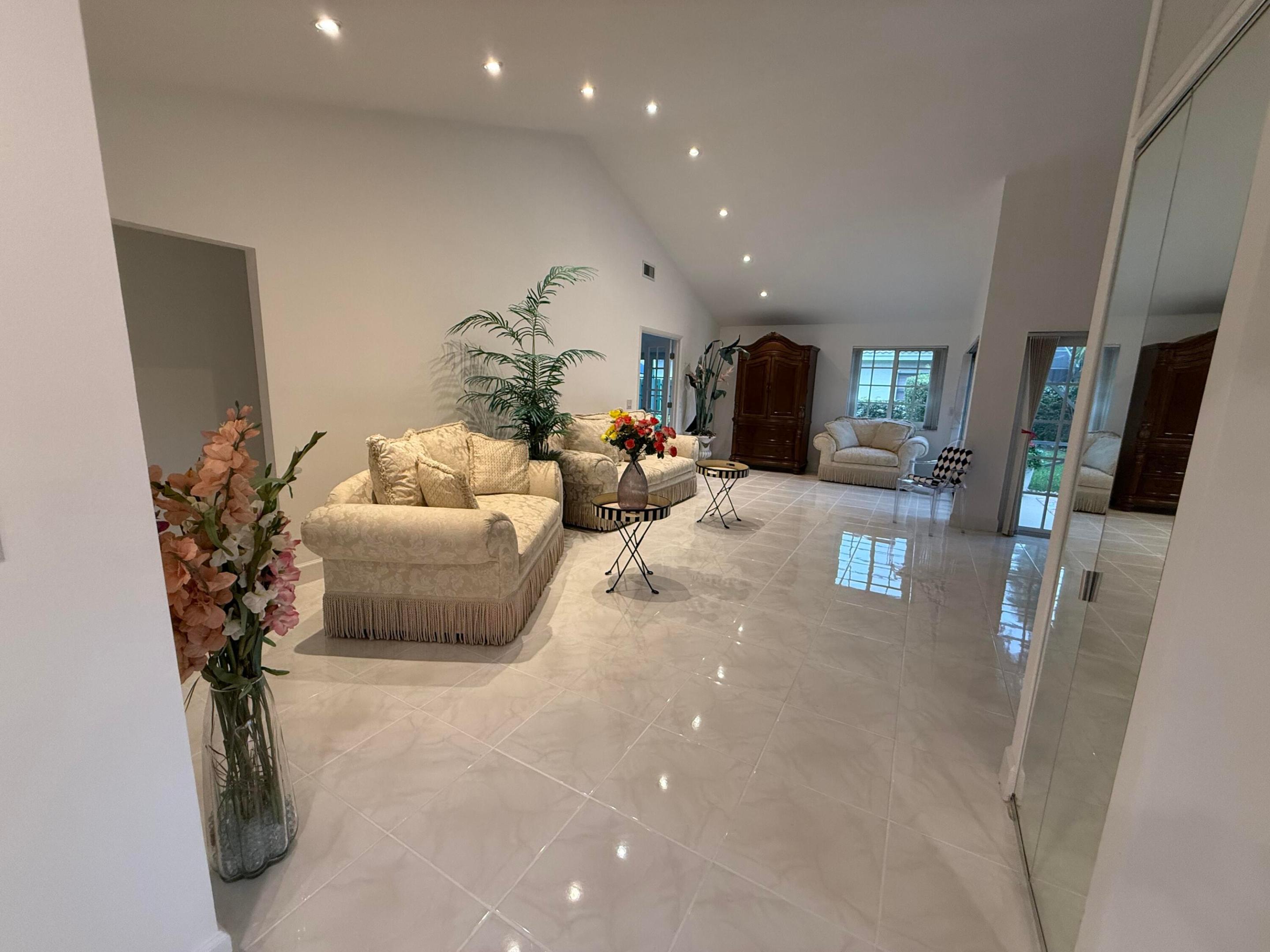 ESTADA OF LOS PASEOS - Residential