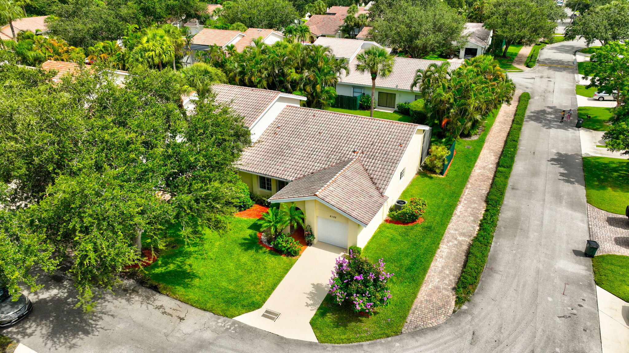 ESTADA OF LOS PASEOS - Residential