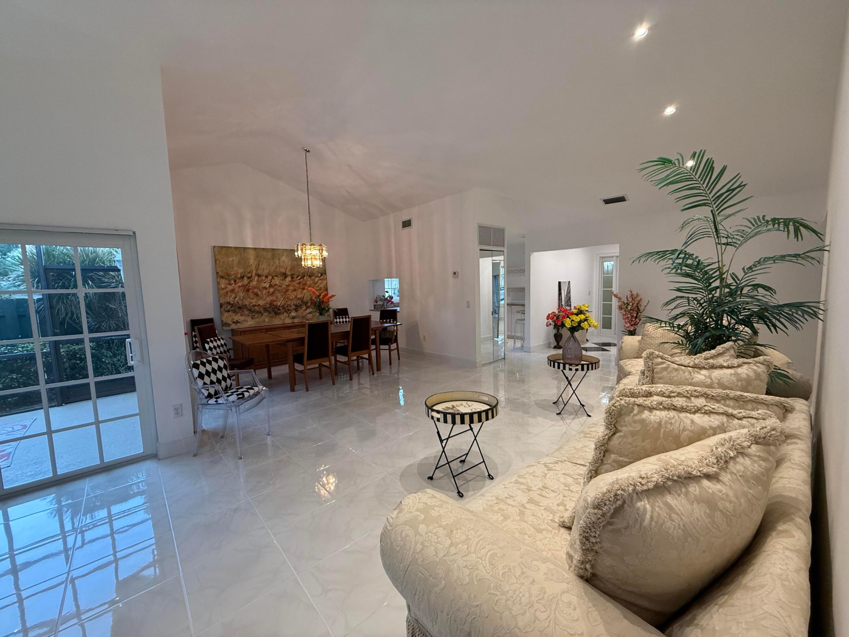 ESTADA OF LOS PASEOS - Residential