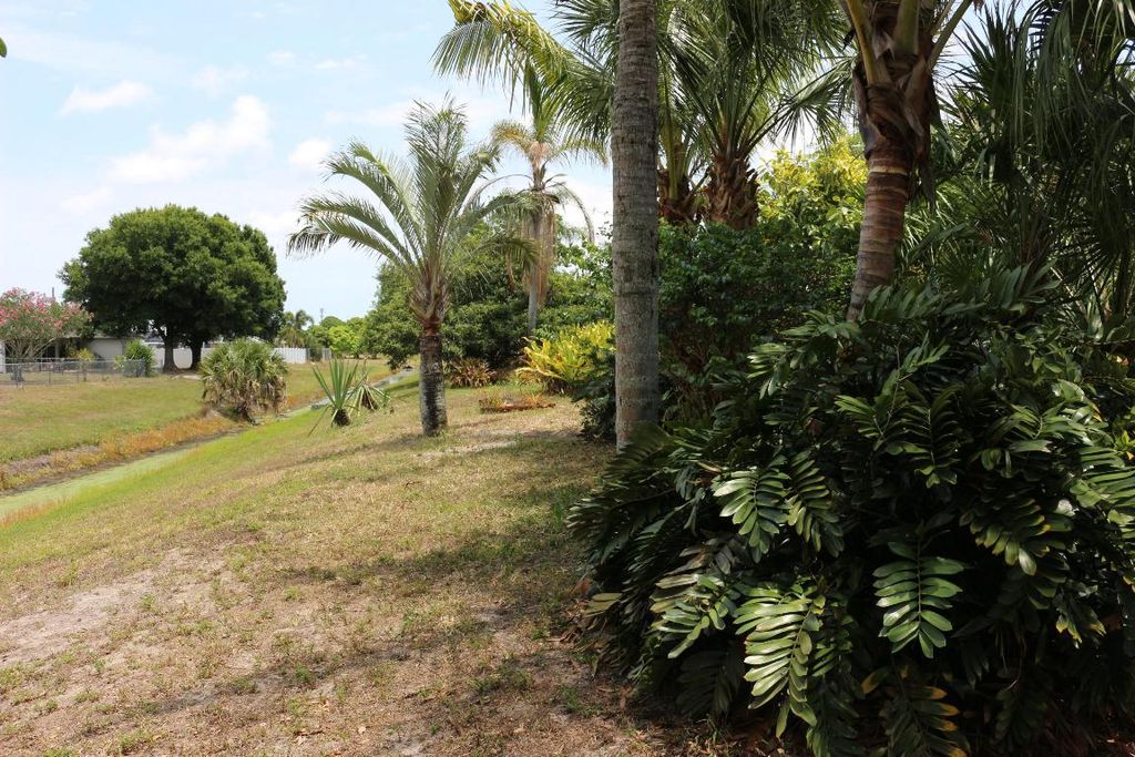 Photo of 525 SW Feldman Avenue, Port Saint Lucie, FL 34953 (MLS # R10979814)