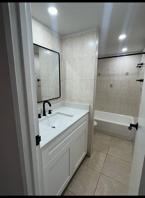 View photos, virtual tours, details... 2960 Riverside Dr 216