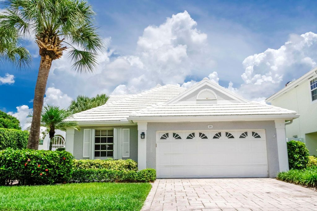 Photo of 20 Brighton Court, Palm Beach Gardens, FL 33418 (MLS # R10910044)