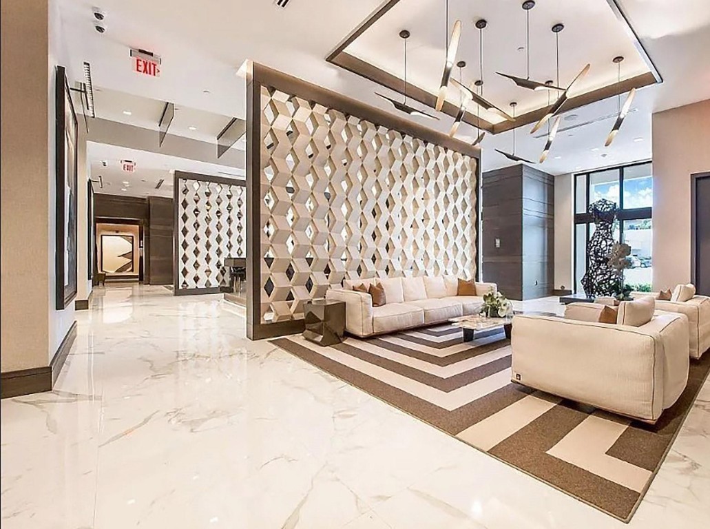 301 Altara Avenue 620