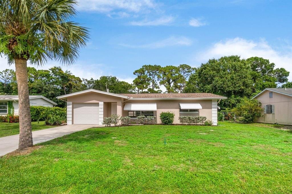 Photo of 427 E Coconut Avenue E, Port Saint Lucie, FL 34952 (MLS # R10725373)