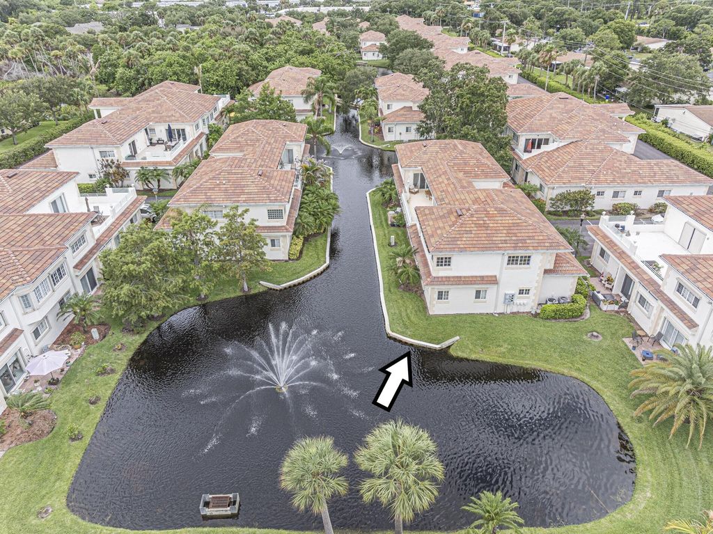 Photo of 524 7th Square #101, Vero Beach, FL 32962 (MLS # B26038410)