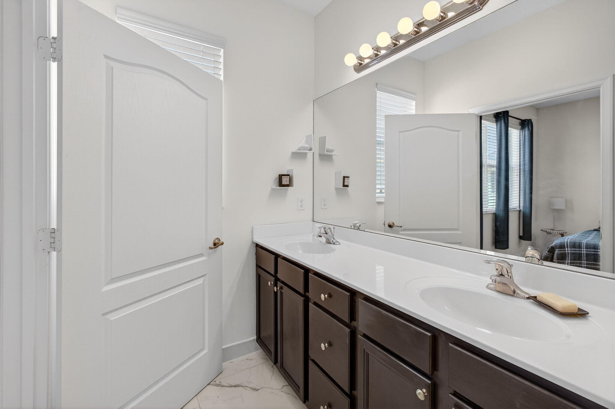 RIVER MARINA PHS 3 & 5 - Residential