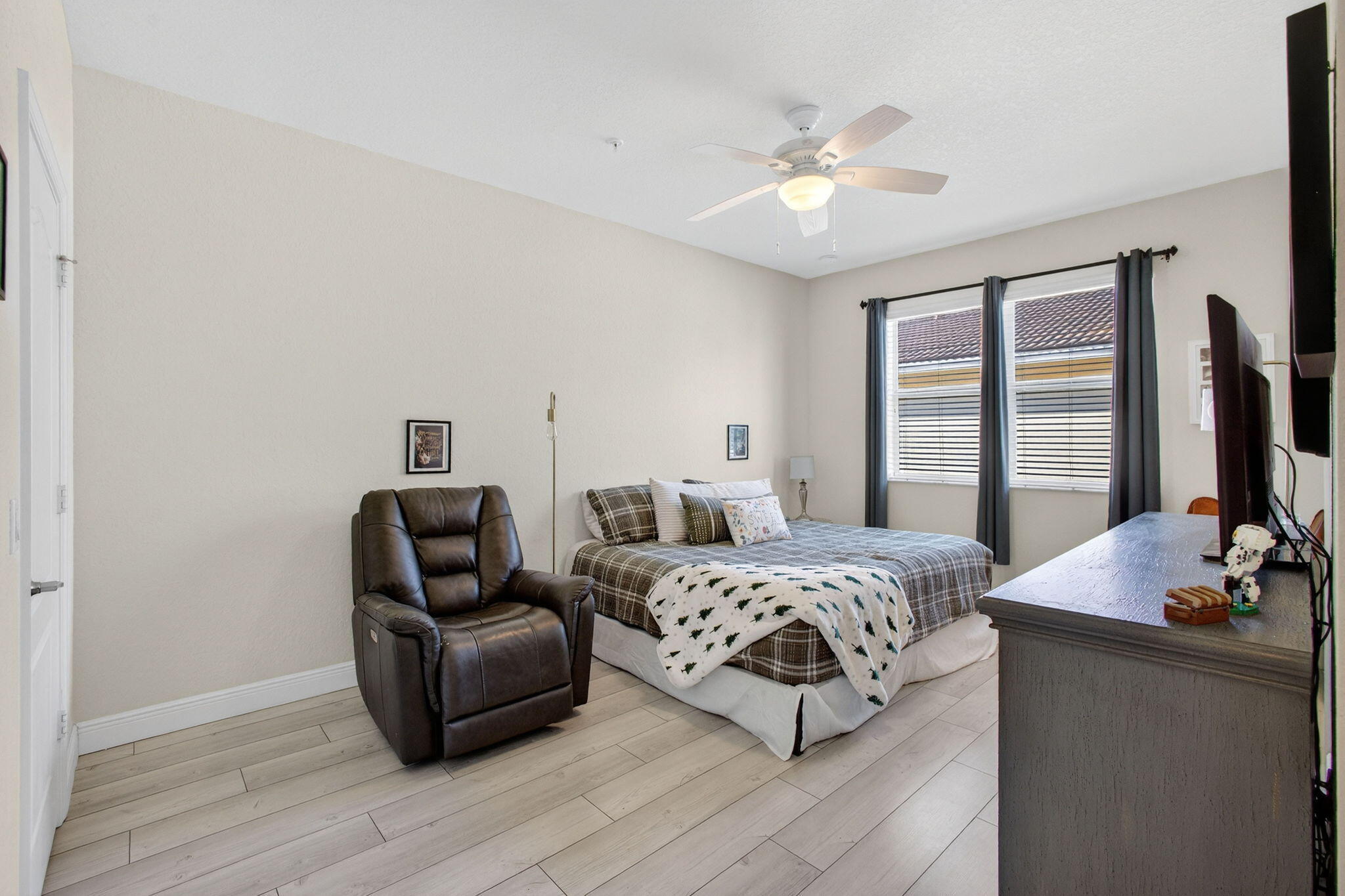 RIVER MARINA PHS 3 & 5 - Residential