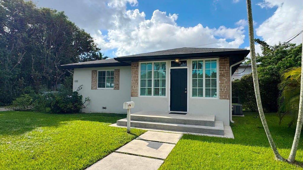 Photo of 133 SE 2nd Street, Dania Beach, FL 33004 (MLS # B26085631)