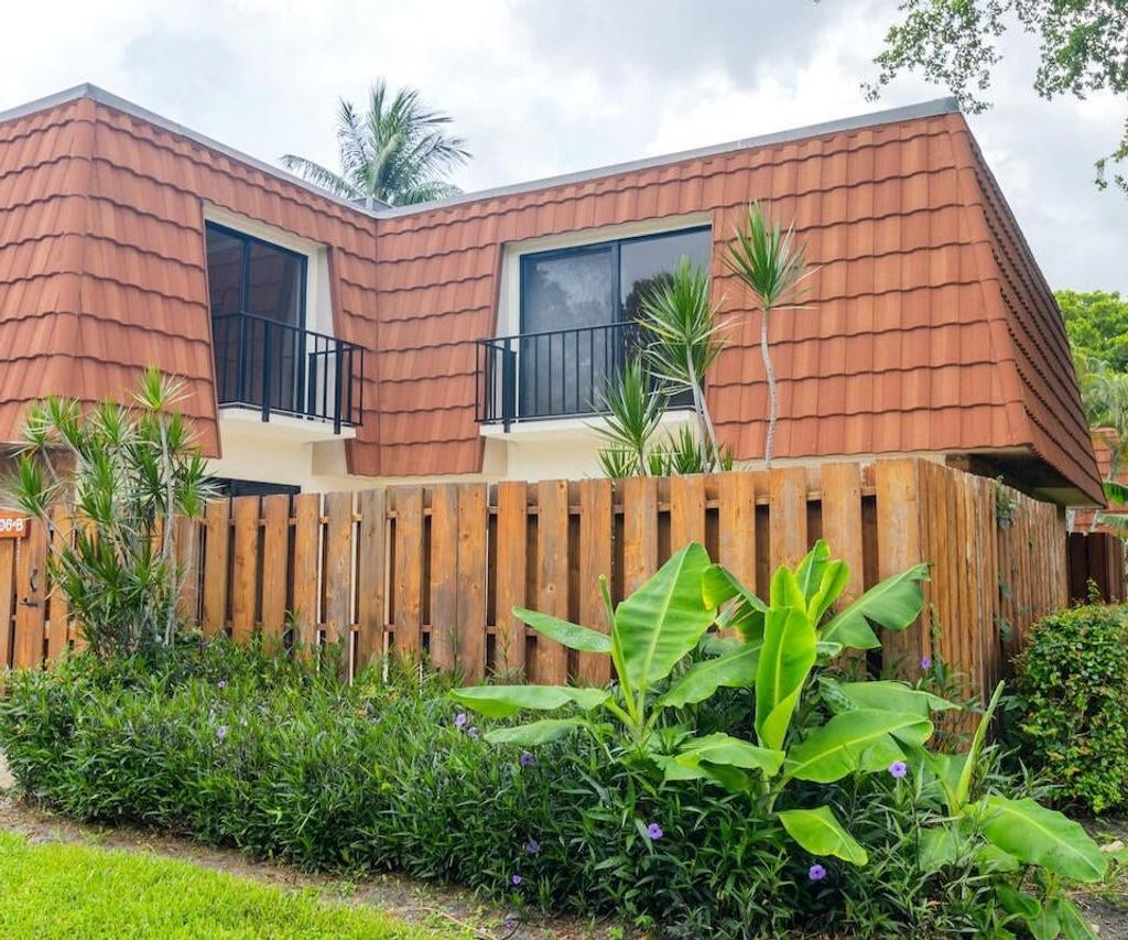 Photo of 3100 Spanish Wells Drive #1-D, Delray Beach, FL 33445 (MLS # R10914702)