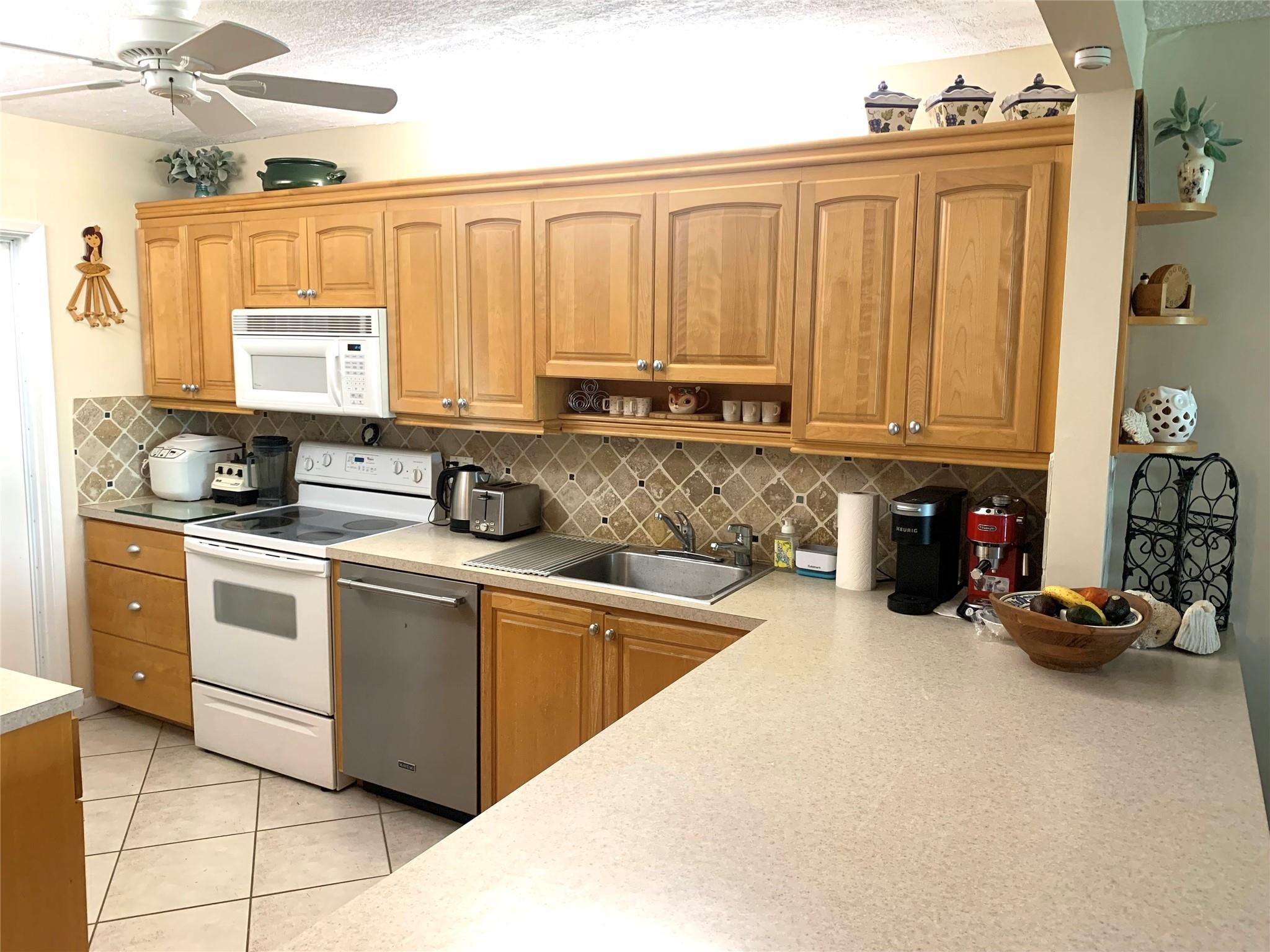 2731 NE 14th Street Cswy 307