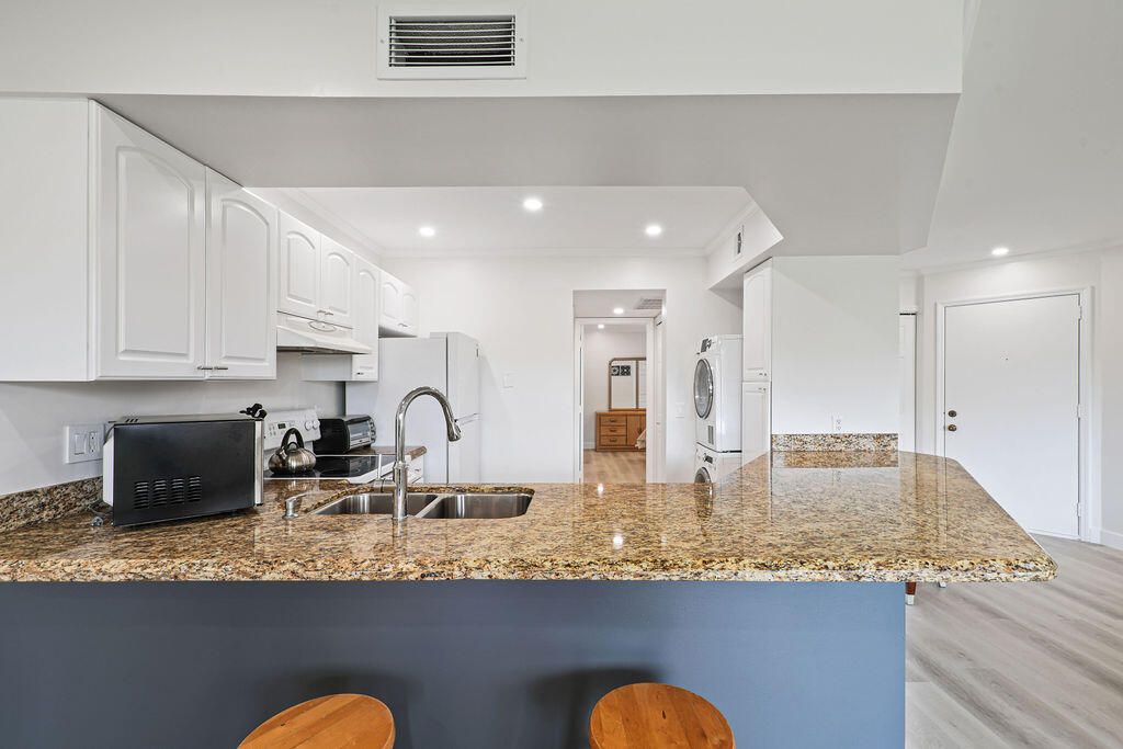 Photo of 1605 S Us Highway 1 #V1-201, Jupiter, FL 33477 (MLS # R10992750)