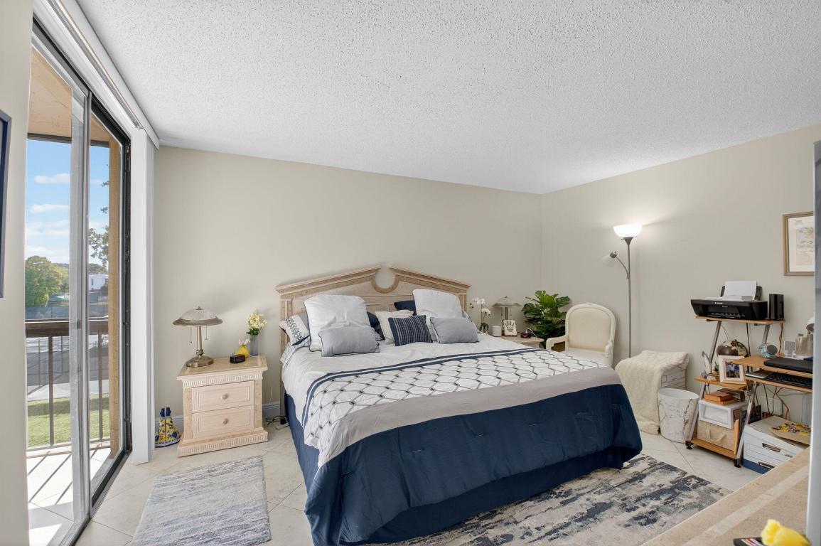 LAVERS DELRAY RACQUET CLUB CONDO - Residential