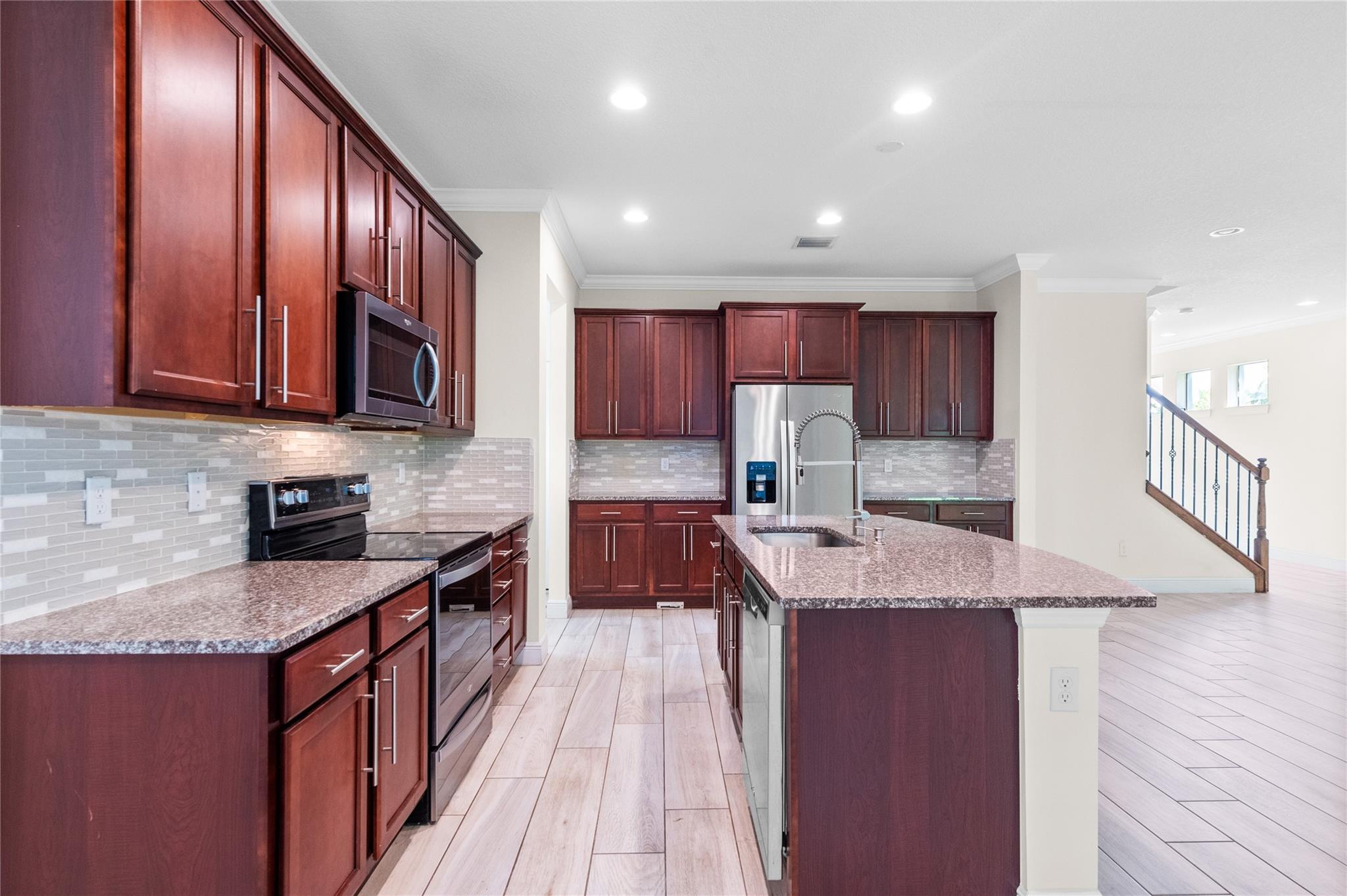 4401 Large Leaf Ln