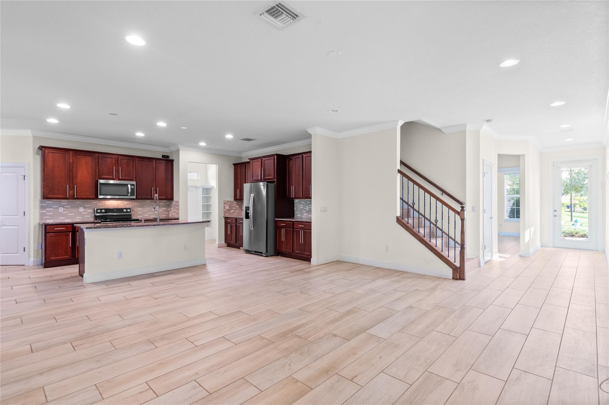 4401 Large Leaf Ln