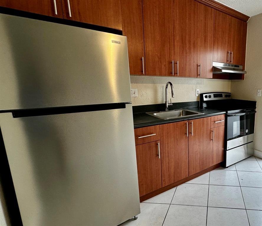 *** 1st Month Free***
Lovely two-bedroom, one bathroom. Centrally Located, Minutes to the Beach, Nightlife, Restaurants, and Wilton Manors. Easy access to major Highways. NO CARPET! All Stainless Steel Appliances. One assigned spot; guest parking is available for a second car. Agents, please review the full attached criteria with your clients before showing them the property.