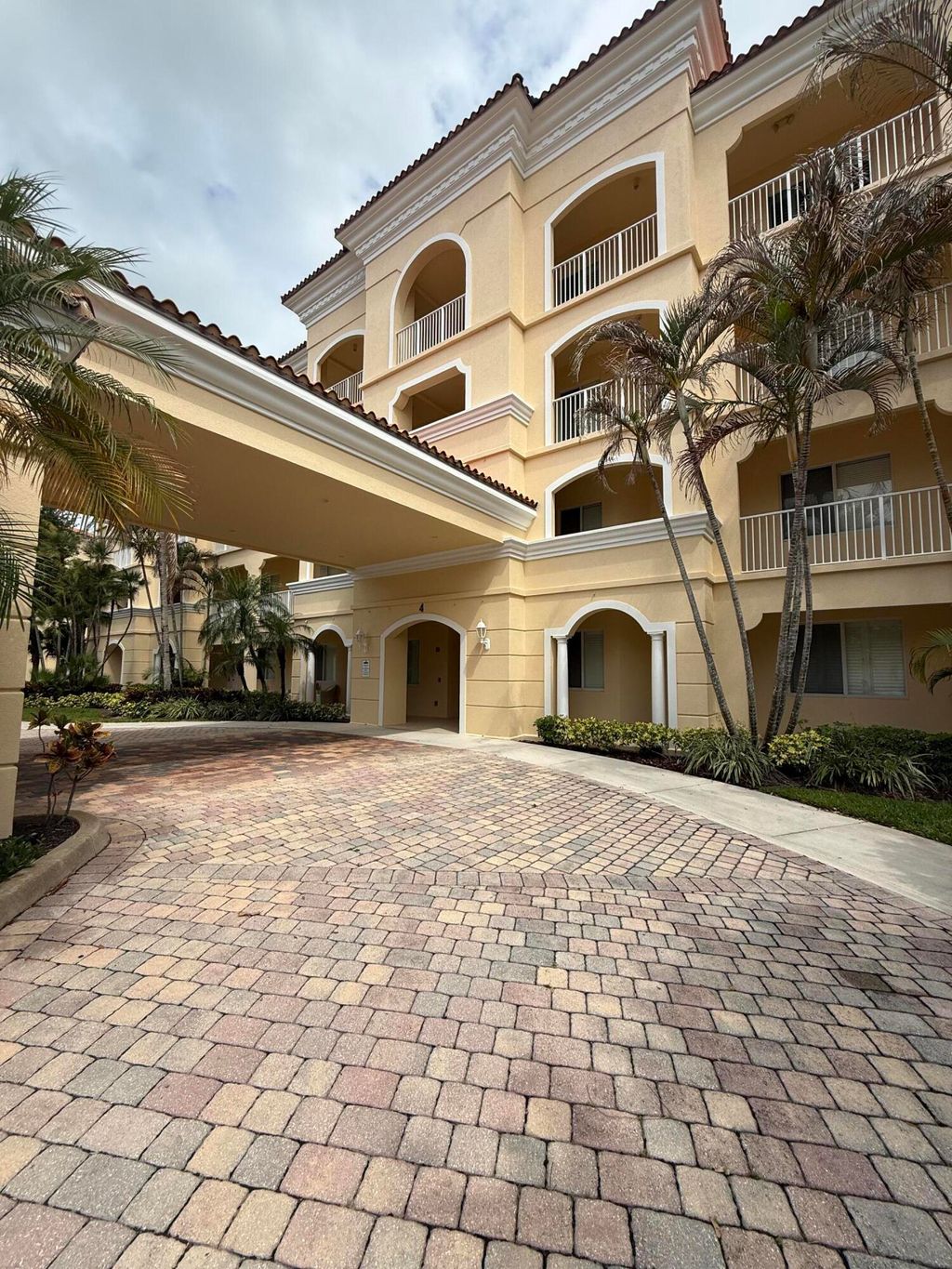 Photo of 4 Harbour Isle Drive E #Unit 204, Fort Pierce, FL 34949 (MLS # B26024147)