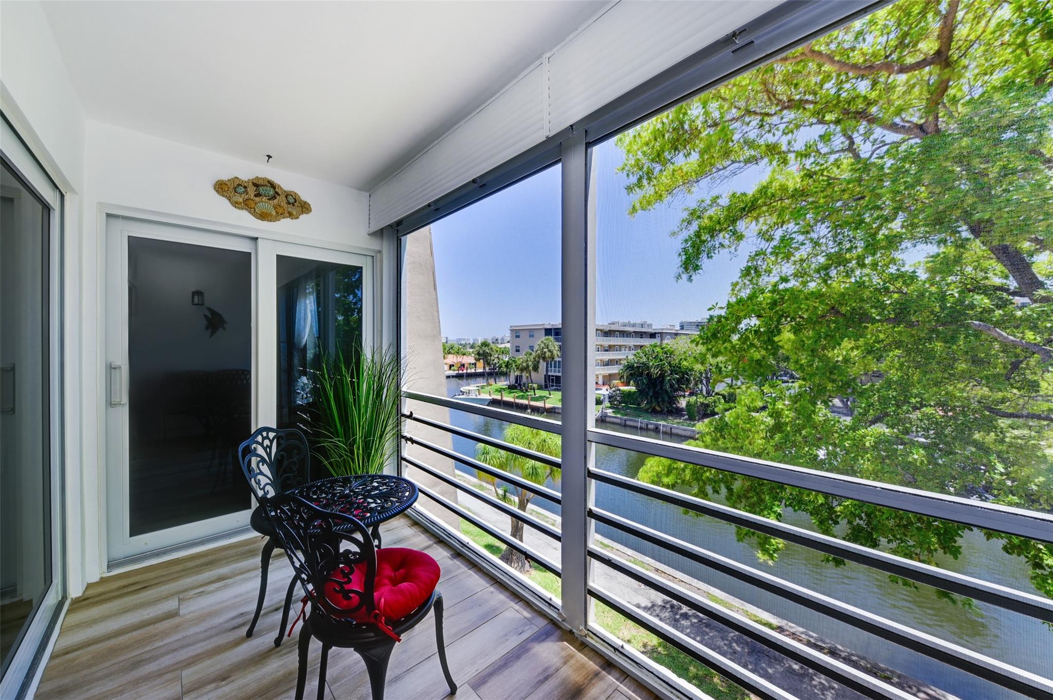 A true turnkey investment opportunity with 8.25% Cap! This beautifully renovated and fully furnished 2-bedroom, 2-bath en-suite condo is ideally located just minutes from Downtown Boca Raton, Mizner Park, Delray Beach, and the ocean. Enjoy modern upgrades throughout, including hurricane-impact windows, a custom master closet, a granite kitchen with cherry oak cabinetry, stainless steel appliances, and elegant porcelain wood-look floors.
Relax by the waterfront pool or take advantage of the community dock, the perfect blend of lifestyle and investment potential!