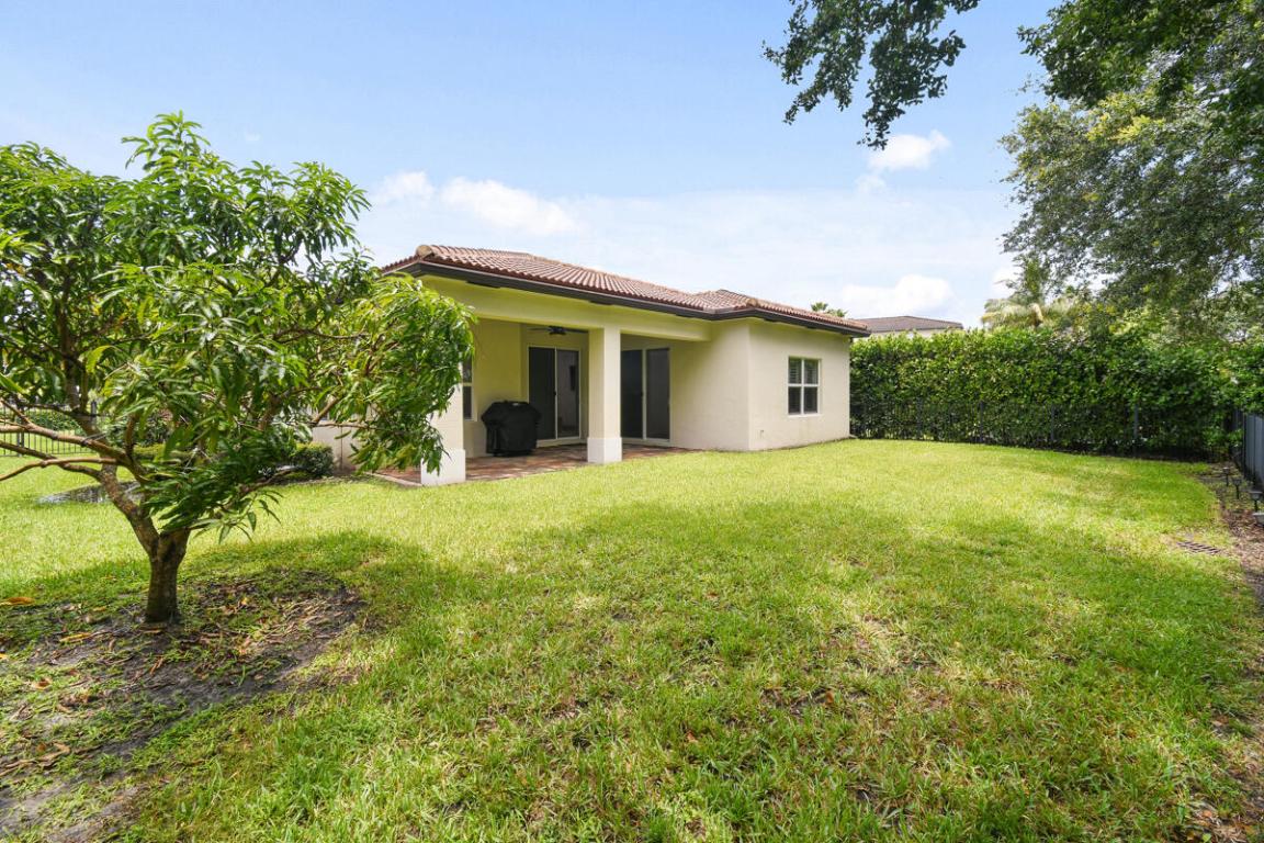 LOXAHATCHEE RESERVE NORTH - Residential Lease