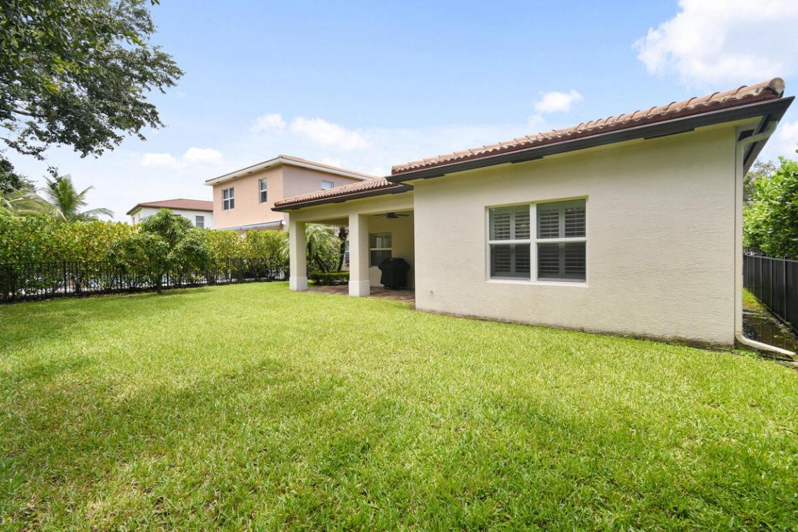 LOXAHATCHEE RESERVE NORTH - Residential Lease