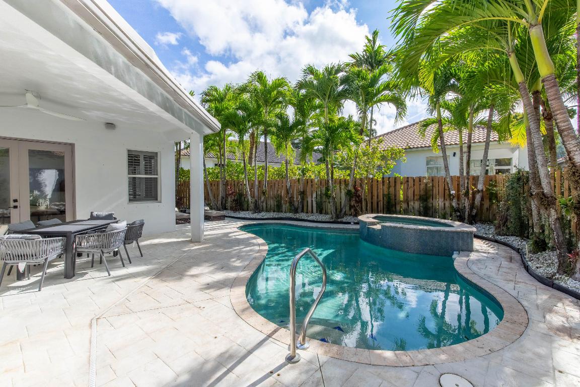 EAGLES LANDING OF P B POLO & COUNTRY CLUB WELLINGT - Residential