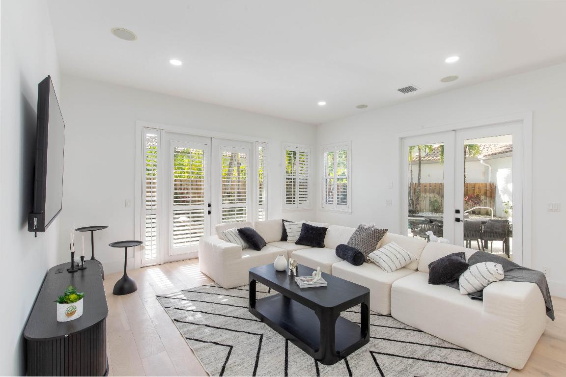 EAGLES LANDING OF P B POLO & COUNTRY CLUB WELLINGT - Residential