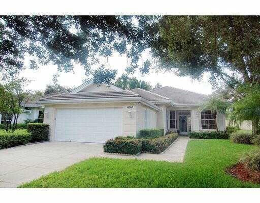 Photo of 8582 Wakefield Drive Dr, Palm Beach Gardens, FL 33410 (MLS # R10812228)