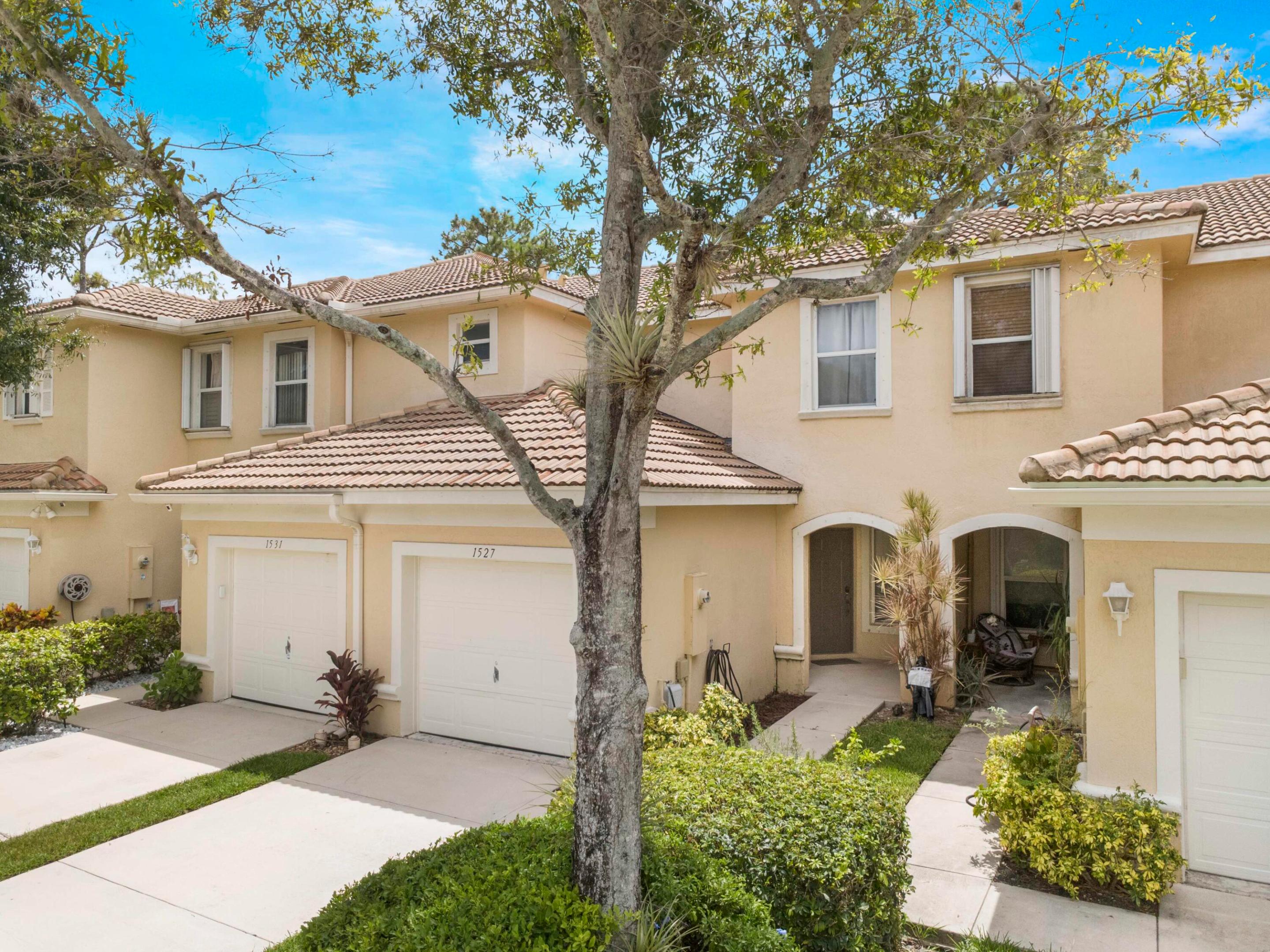 TOWNE PLACE - Residential