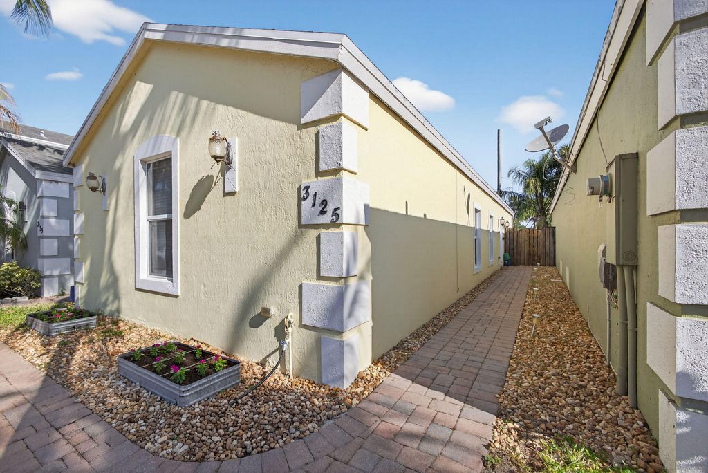 Photo of 3125 Shelby Way, Palm Springs, FL 33461 (MLS # B26008194)