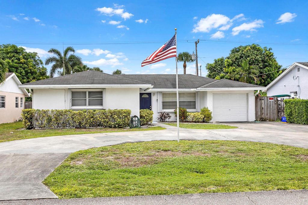 Photo of 328 Balsam Street, Palm Beach Gardens, FL 33410 (MLS # R11104339)