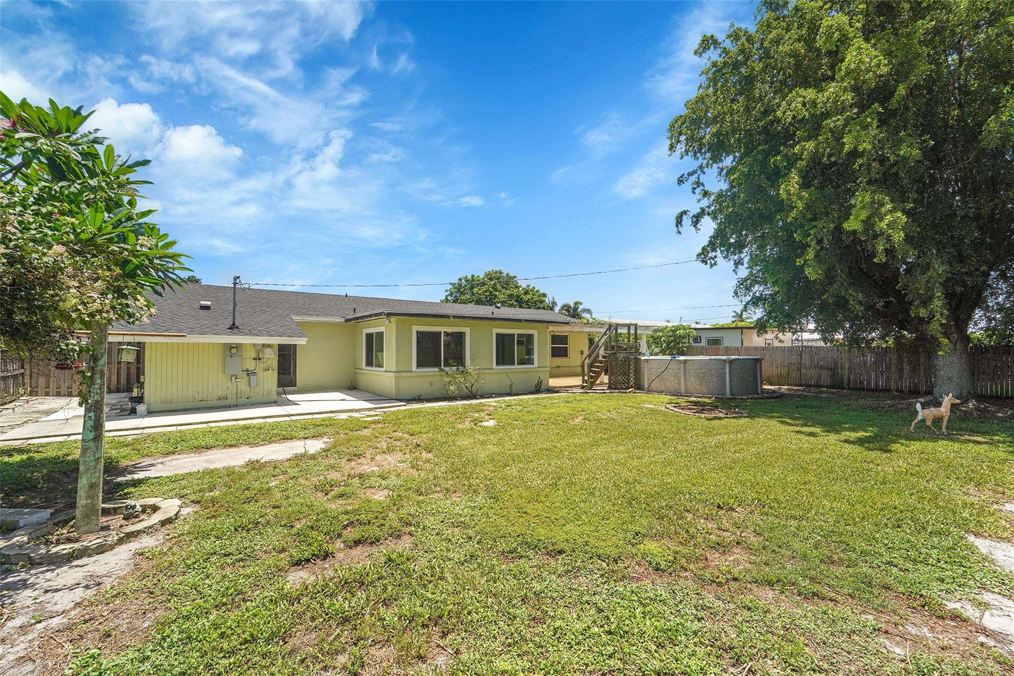 Lake Worth, Florida 33461, United States, 3 Bedrooms Bedrooms, ,2 BathroomsBathrooms,Residential,Pending,209694