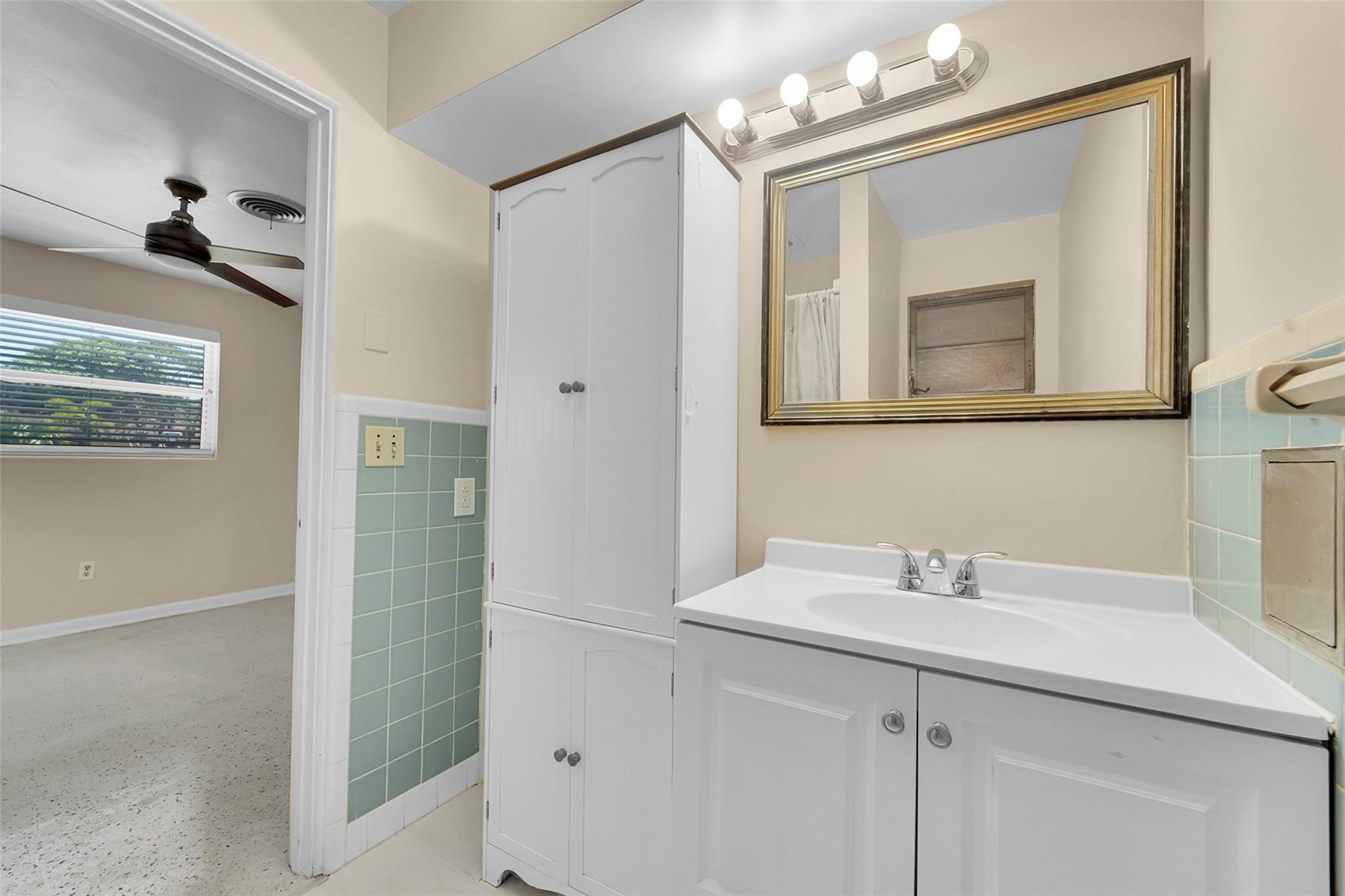 Lake Worth, Florida 33461, United States, 3 Bedrooms Bedrooms, ,2 BathroomsBathrooms,Residential,Pending,209694