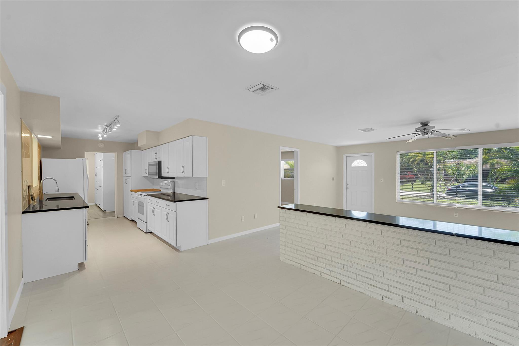 Lake Worth, Florida 33461, United States, 3 Bedrooms Bedrooms, ,2 BathroomsBathrooms,Residential,Pending,209694